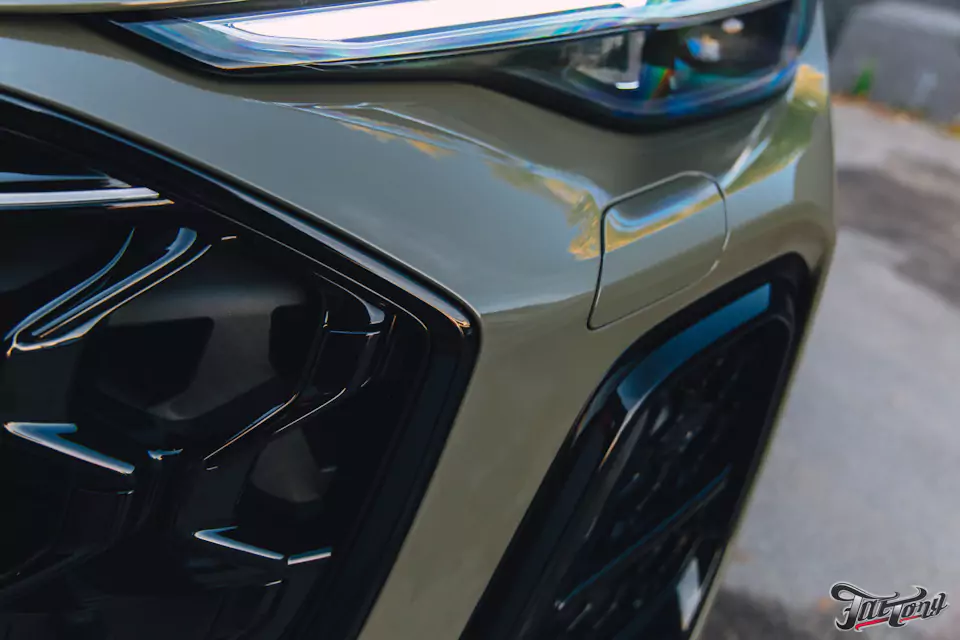 Забронировали Audi Q5 L прозрачным глянцевым полиуретаном, выполнили шумоизоляцию дверей и арок, установили видеорегистратор